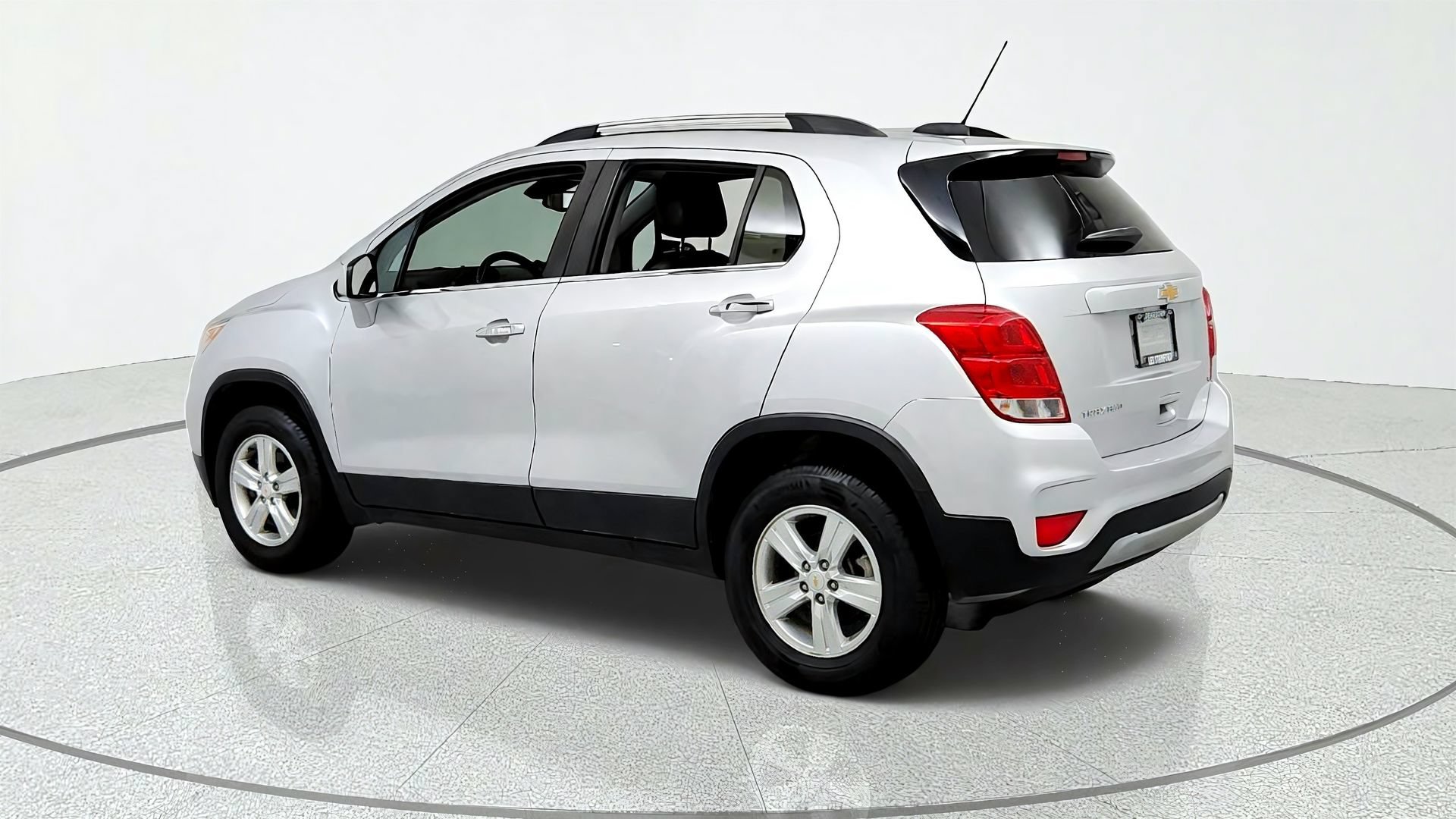 Certified 2019 Chevrolet Trax LT w/ LT Convenience Package AWD/4WD image 3