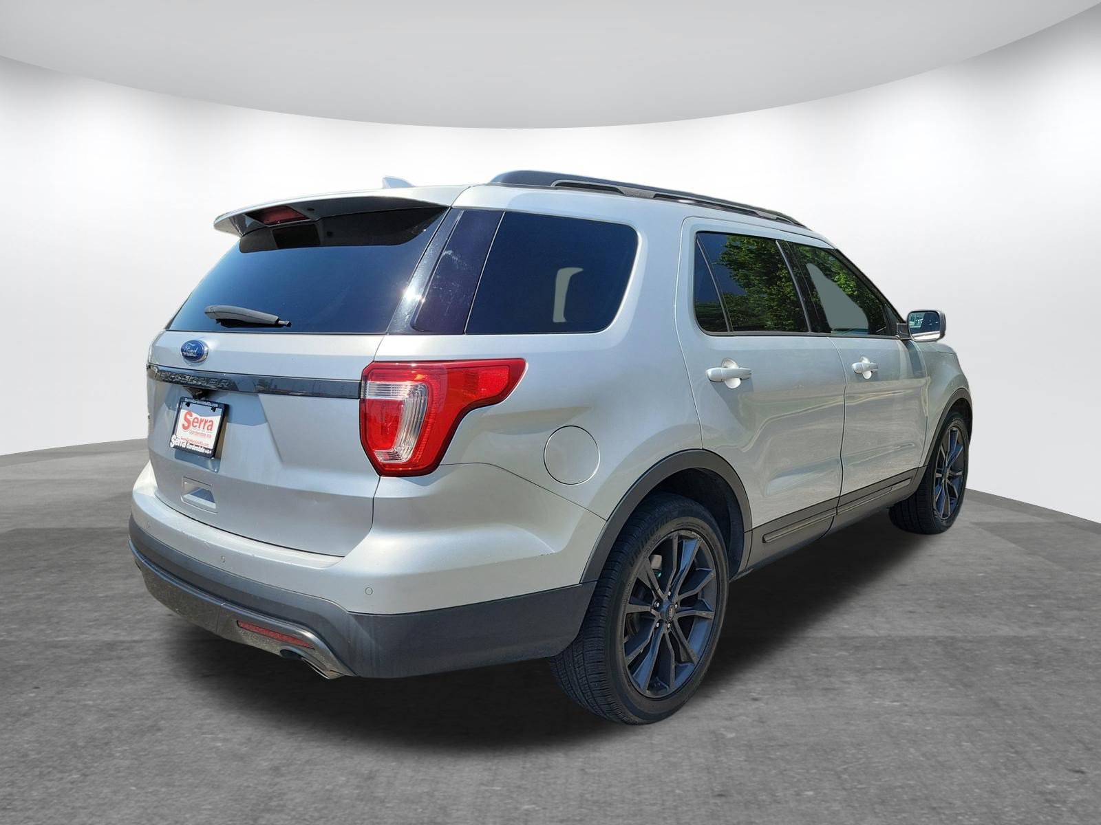 Used 2017 Ford Explorer XLT w/ Equipment Group 202A FWD image 28