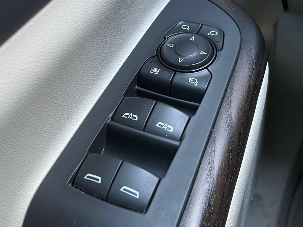 Used 2021 GMC Acadia Denali w/ Denali Ultimate Package AWD/4WD image 12