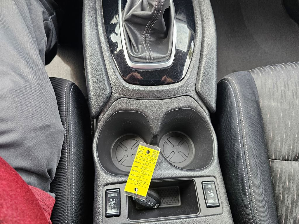 Used 2019 Nissan Rogue SV image 23