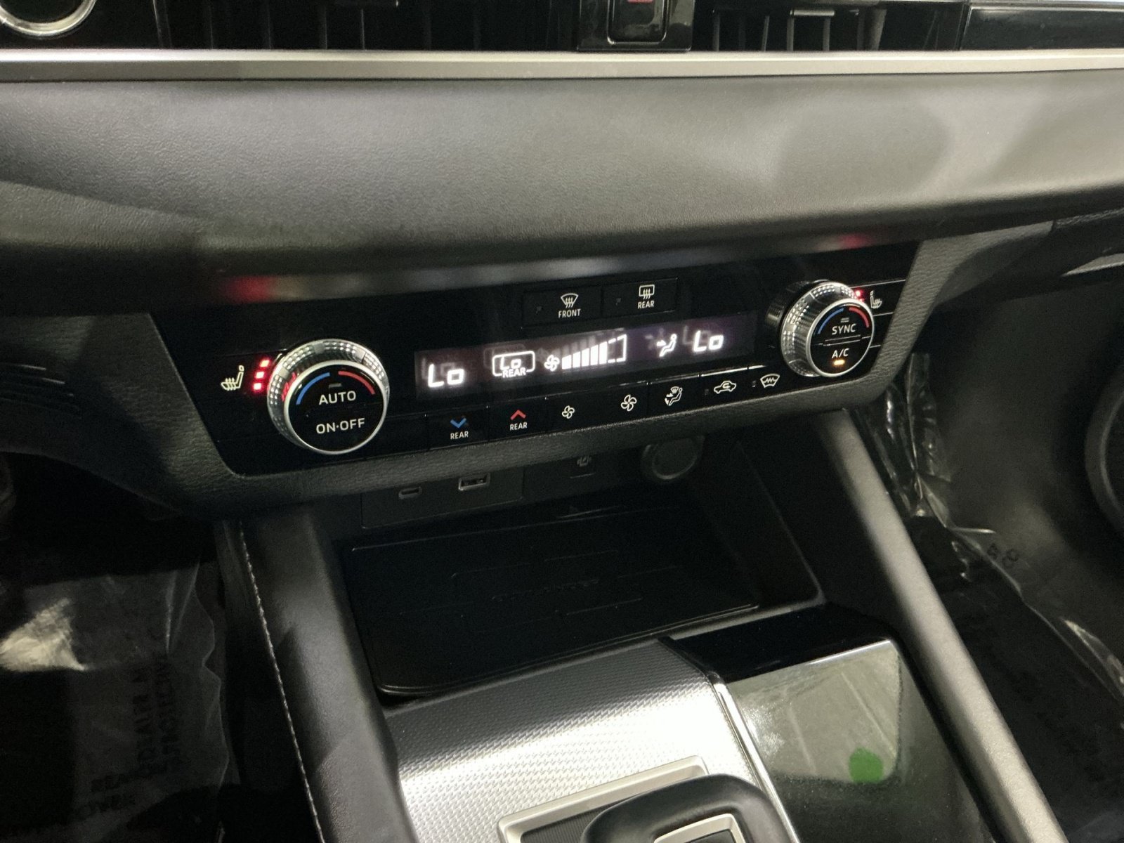 Used 2024 Mitsubishi Outlander SEL AWD/4WD image 22