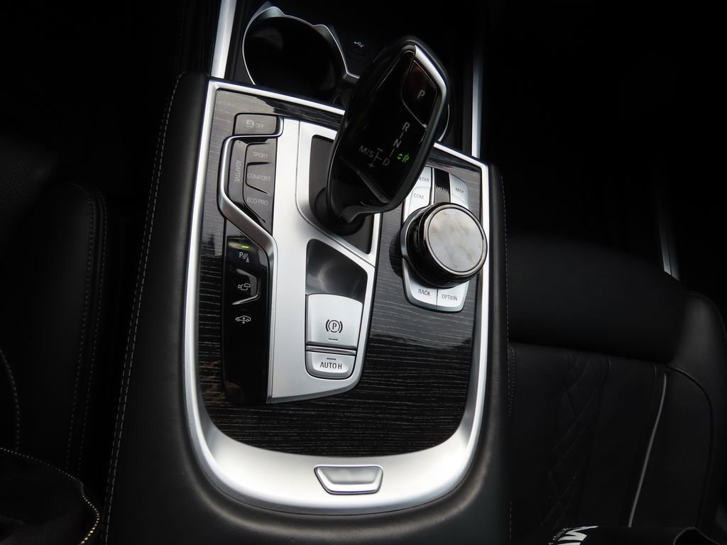 Used 2022 BMW 750i xDrive w/ Luxury Rear Seating Package image 32