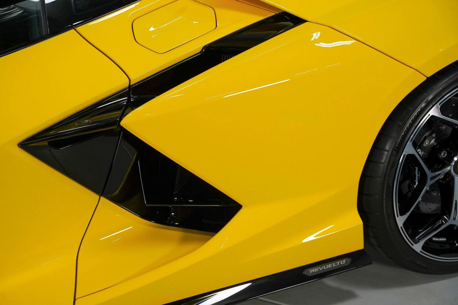 Used 2024 Lamborghini Revuelto AWD/4WD image 19