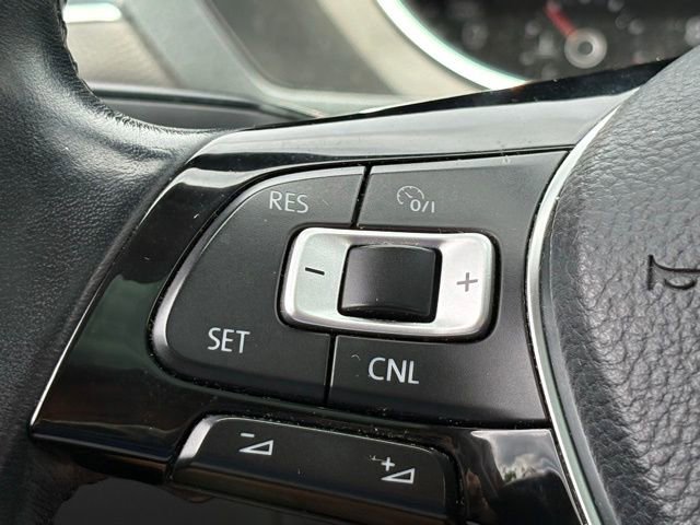 Used 2018 Volkswagen Tiguan SE AWD/4WD image 22
