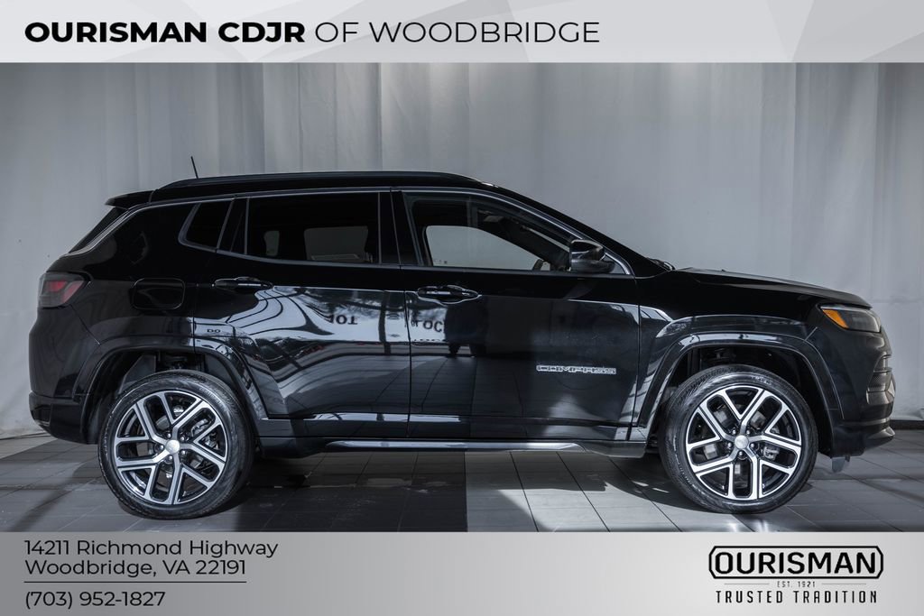 Used 2024 Jeep Compass Limited w/ Elite Group image 3