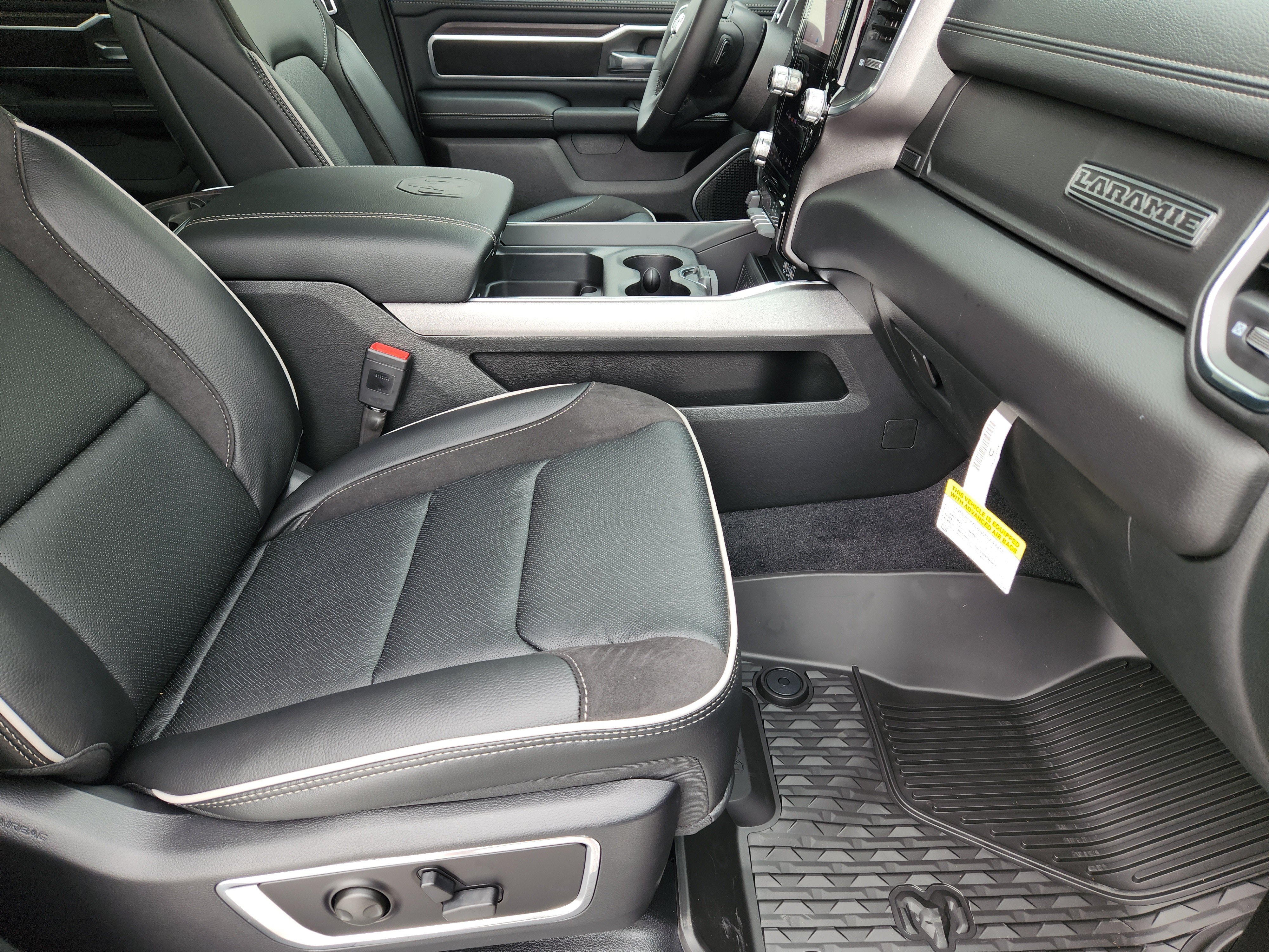 New 2027 RAM 1500 Laramie w/ Laramie Southwest Edition AWD/4WD image 13