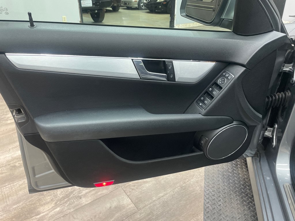 Used 2008 Mercedes-Benz C 300 Sedan image 13
