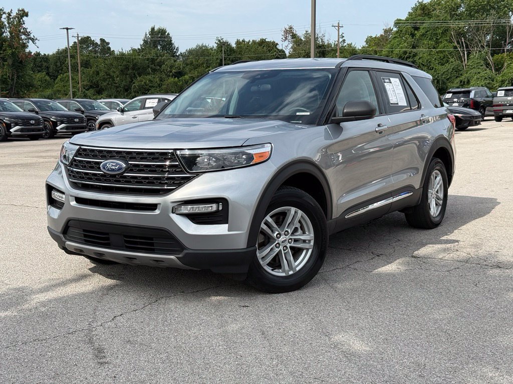 Used 2024 Ford Explorer XLT w/ Equipment Group 202A AWD/4WD image 3