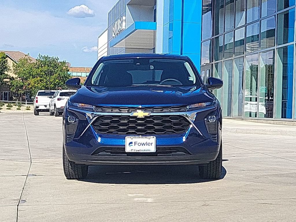 Used 2024 Chevrolet Trax LS w/ LS Convenience Package FWD image 3