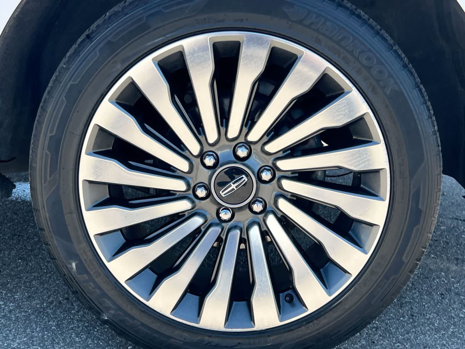 Used 2018 Lincoln Navigator Reserve w/ Technology Package AWD/4WD image 14