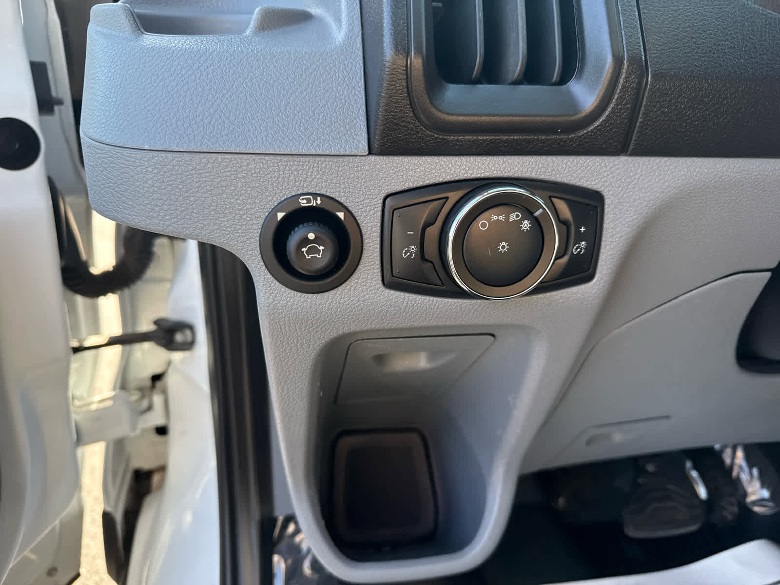 Used 2019 Ford Transit 150 XLT image 16