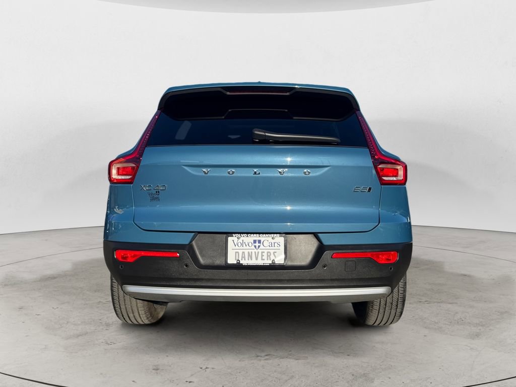 Certified 2025 Volvo XC40 B5 Core image 4