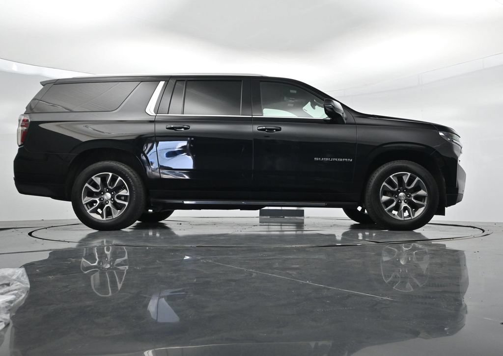 Used 2024 Chevrolet Suburban LT w/ LT Signature Plus Package RWD image 32