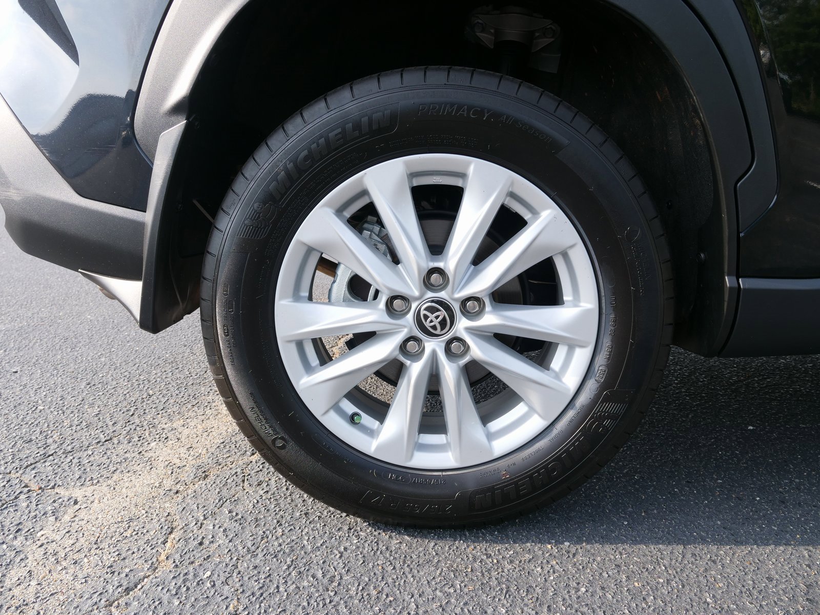 Used 2024 Toyota Corolla Cross LE image 12