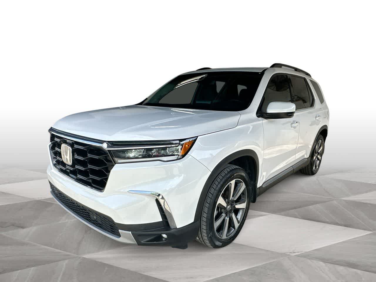 Used 2025 Honda Pilot Touring image 4