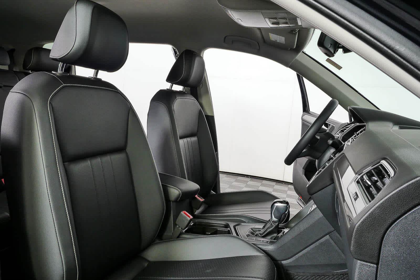 Certified 2024 Volkswagen Tiguan SE FWD image 20