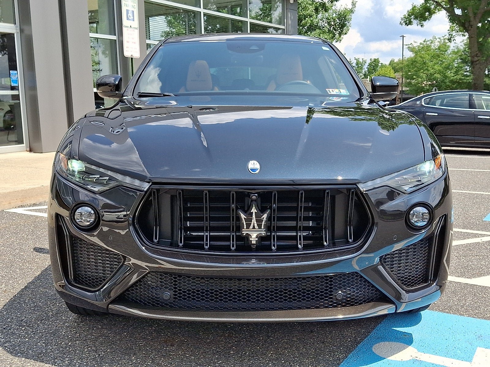 Used 2024 Maserati Levante Trofeo AWD/4WD image 2