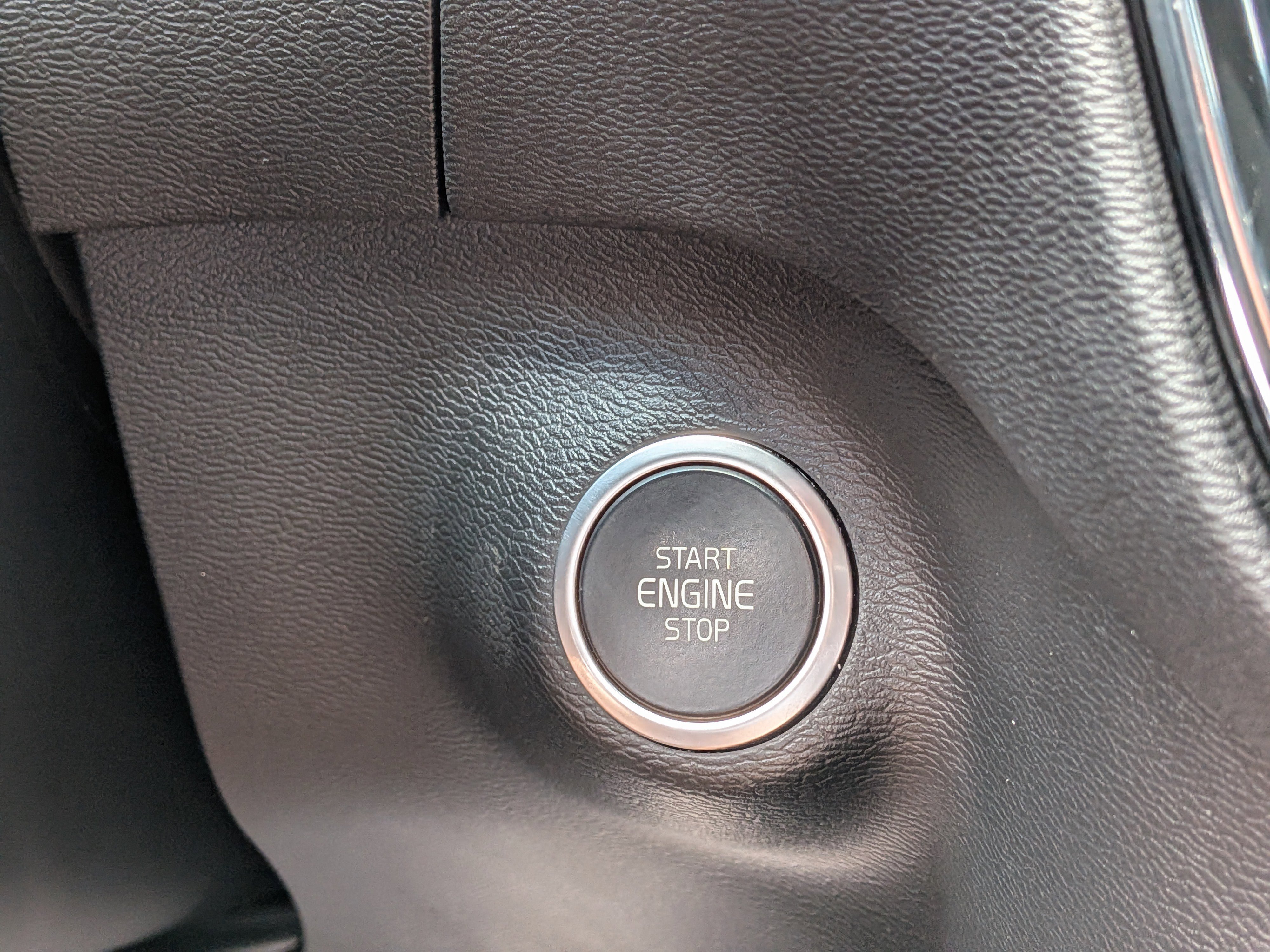 Used 2021 Volvo XC40 T4 R-Design w/ Protection Package Premier image 29