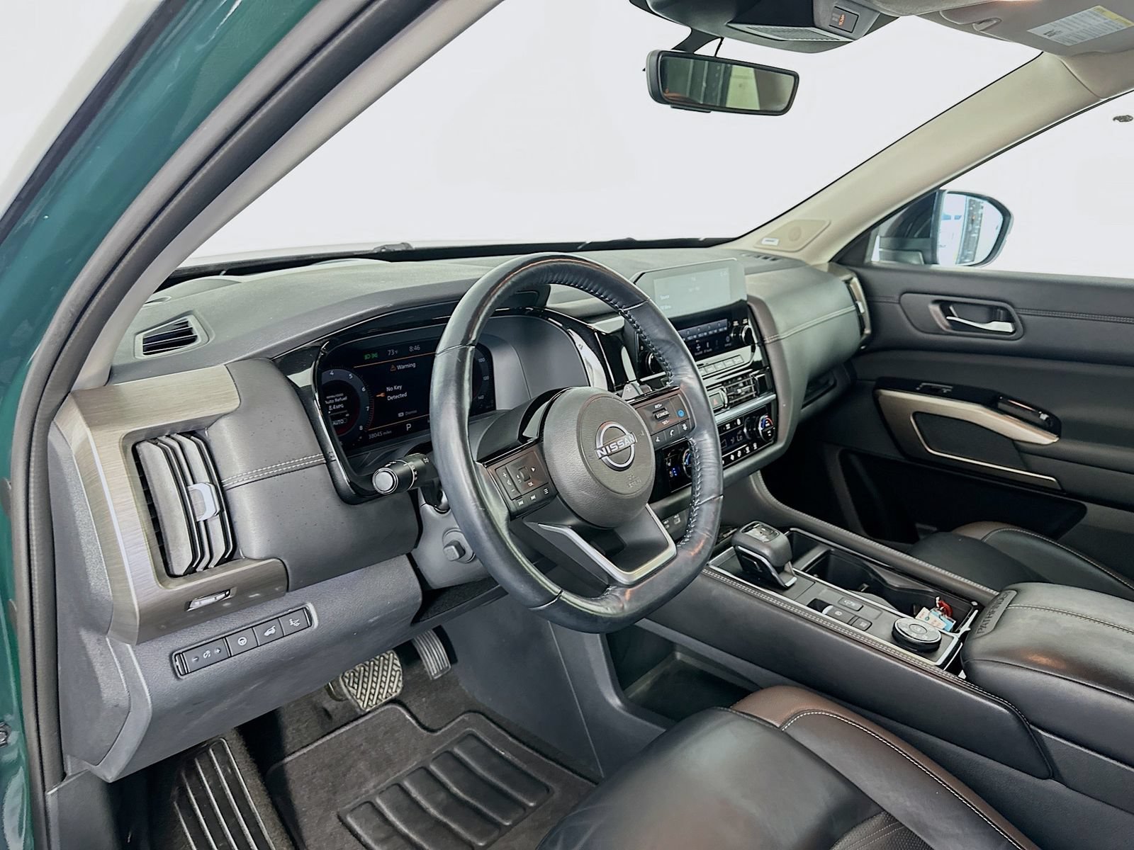 Used 2023 Nissan Pathfinder Platinum w/ Cargo Package AWD/4WD image 9