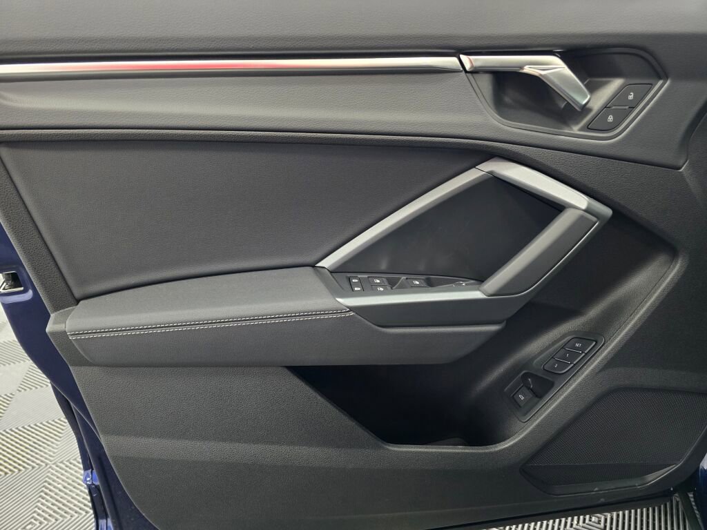 New 2025 Audi Q3 2.0T Premium image 24