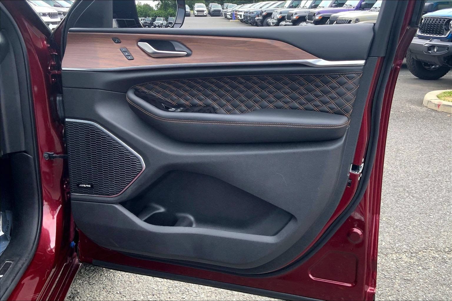 Certified 2024 Jeep Grand Cherokee Summit AWD/4WD image 22