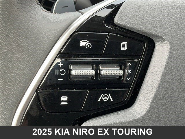 Used 2025 Kia Niro EX Touring image 22