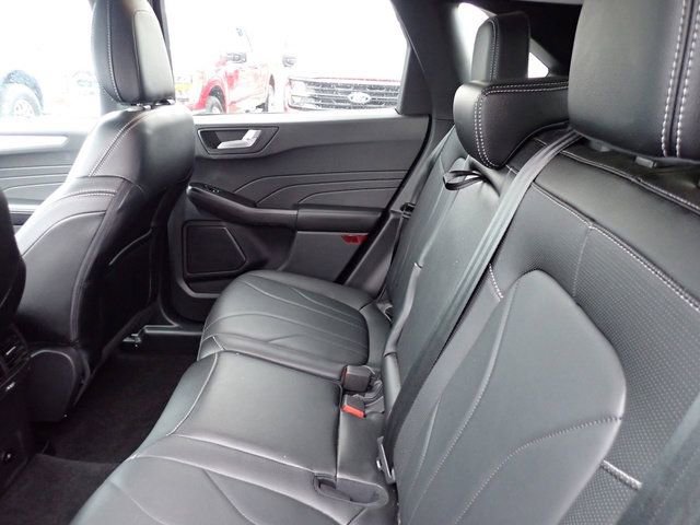 Certified 2025 Ford Escape Platinum w/ Premium Technology Package image 17