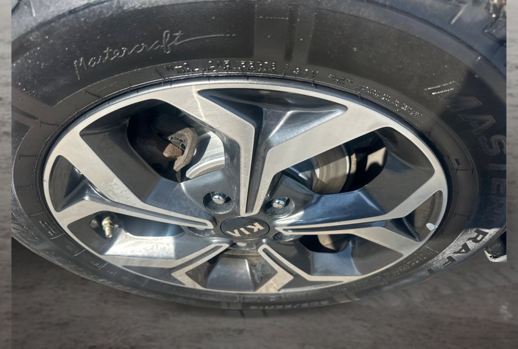 Used 2020 Kia Forte LXS FWD image 16