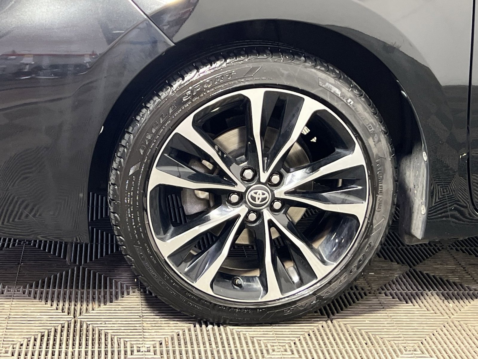 Used 2017 Toyota Corolla SE image 12