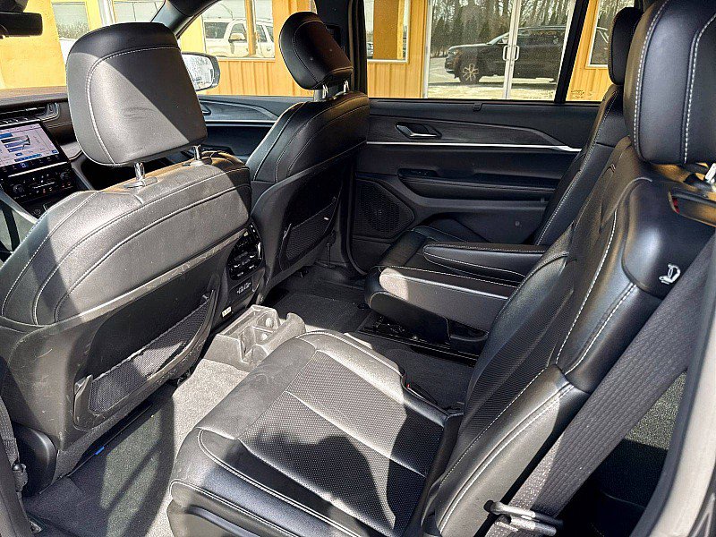 Used 2024 Jeep Grand Cherokee L Limited w/ Luxury Tech Group II image 12