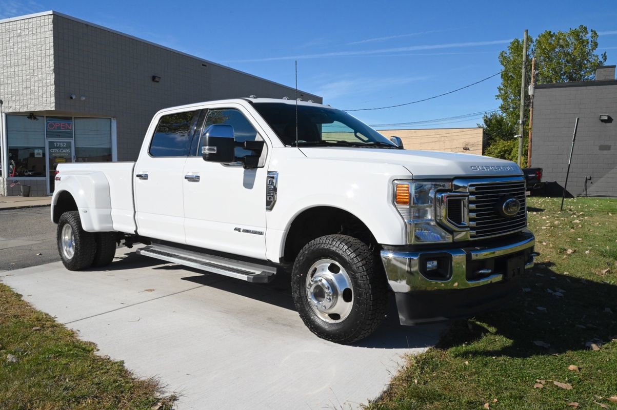 Used 2022 Ford F350 Lariat w/ Chrome Package image 3