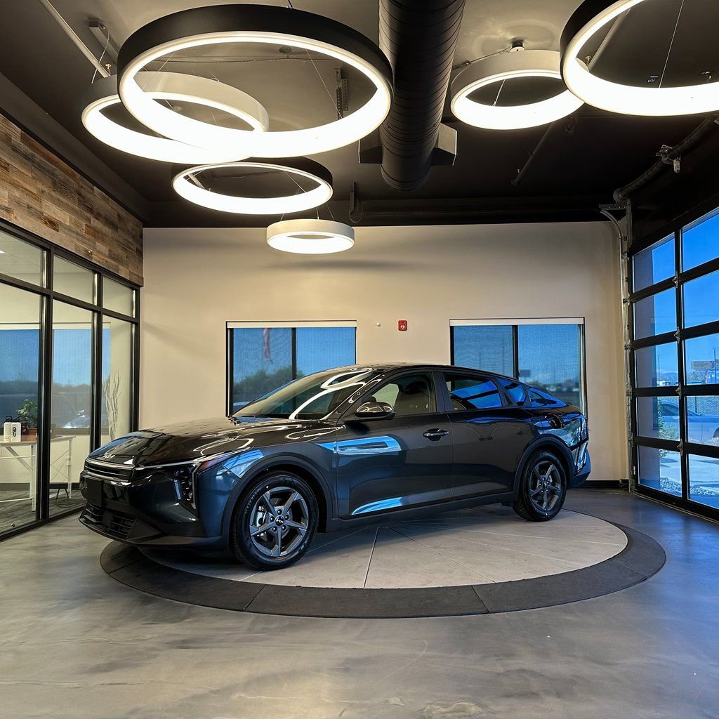 Used 2025 Kia K4 LXS image 7