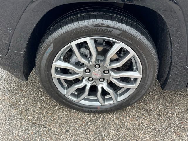 Used 2024 GMC Terrain Denali w/ Denali Premium Package image 8
