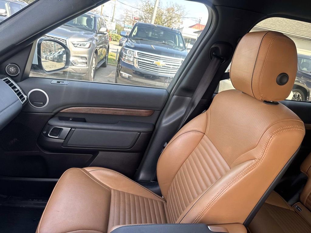 Used 2017 Land Rover Discovery HSE image 18