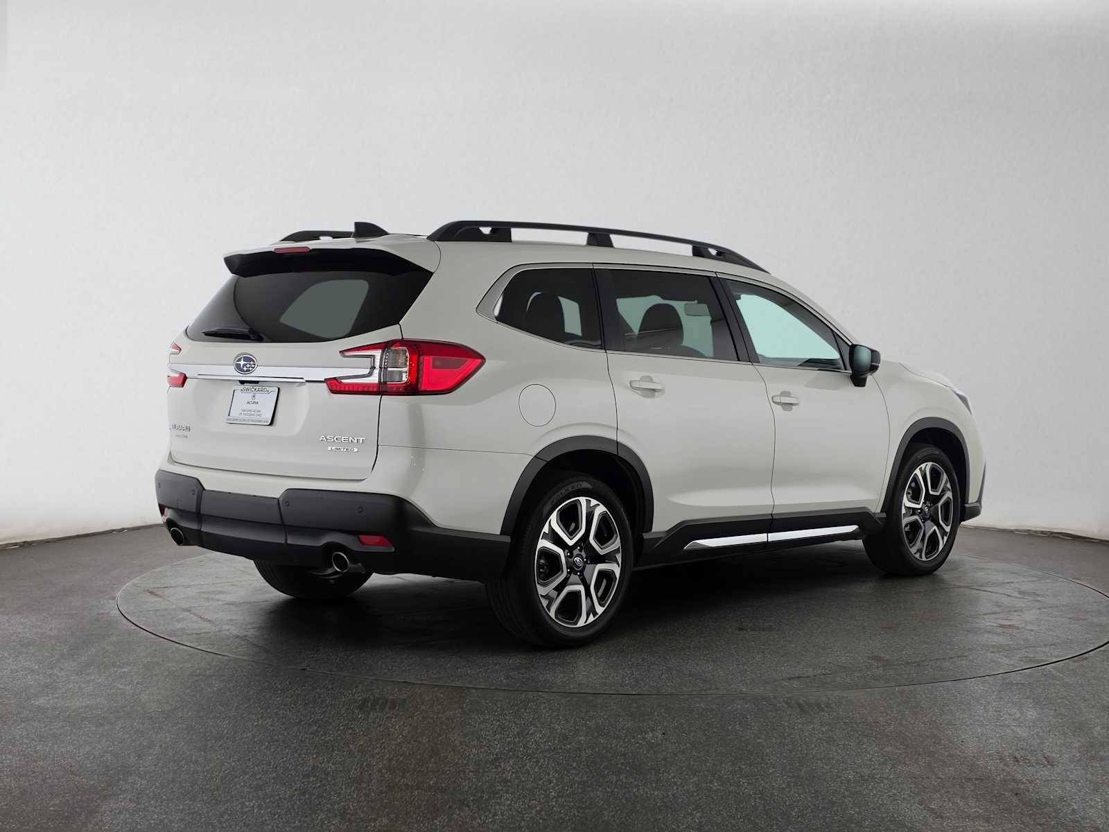 Used 2024 Subaru Ascent Limited w/ Technology Package AWD/4WD image 3