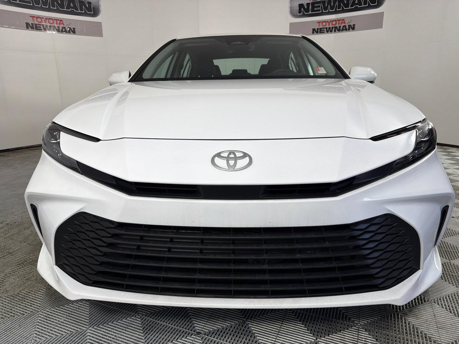 Used 2025 Toyota Camry LE w/ Convenience Package FWD image 8