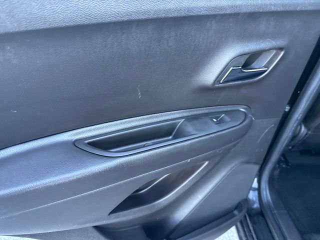 Used 2019 Chevrolet Trax LT w/ LT Convenience Package image 14