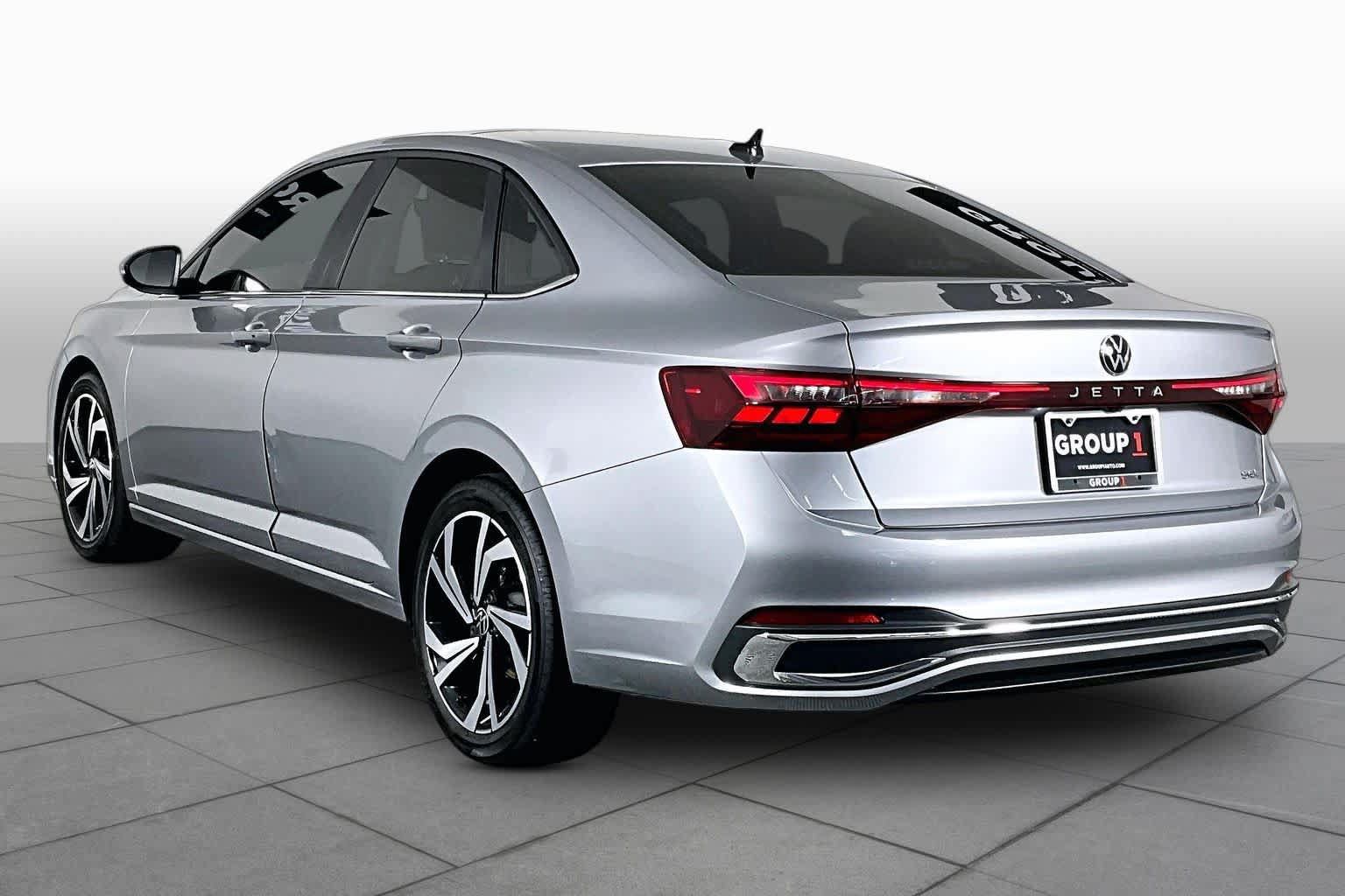 Used 2026 Volkswagen Jetta SEL FWD image 11