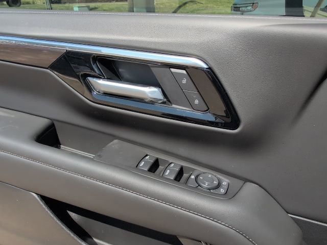 New 2026 Chevrolet Suburban LS RWD image 15