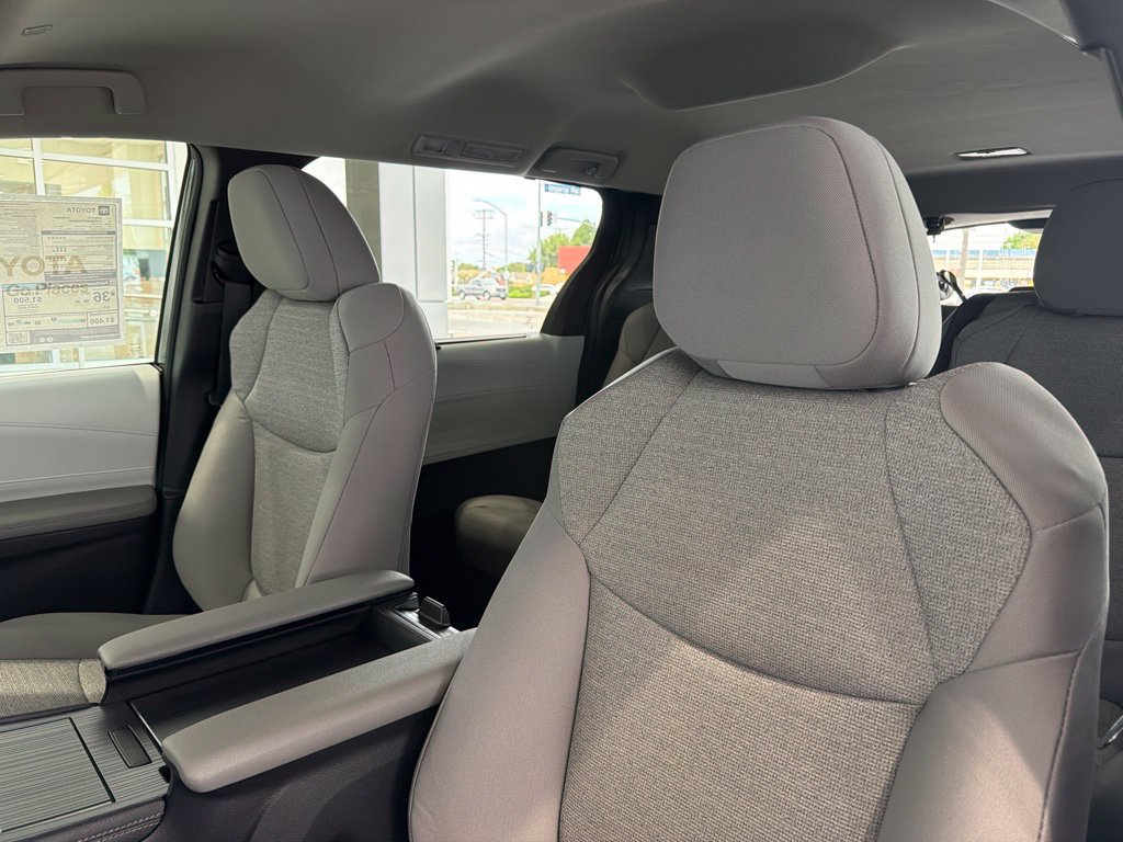 New 2026 Toyota Sienna LE FWD image 19