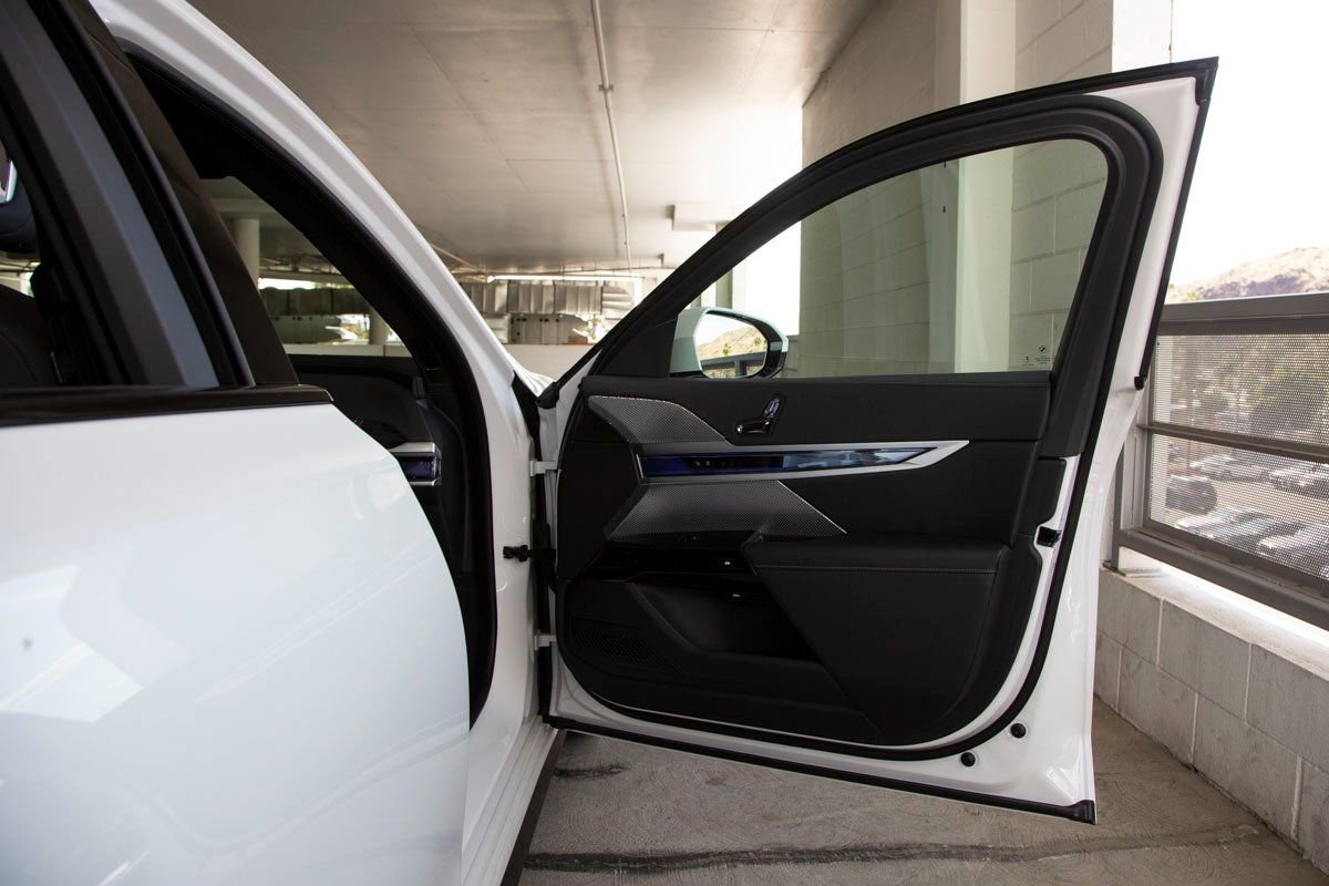 Used 2025 BMW i7 xDrive60 w/ Executive Package AWD/4WD image 32