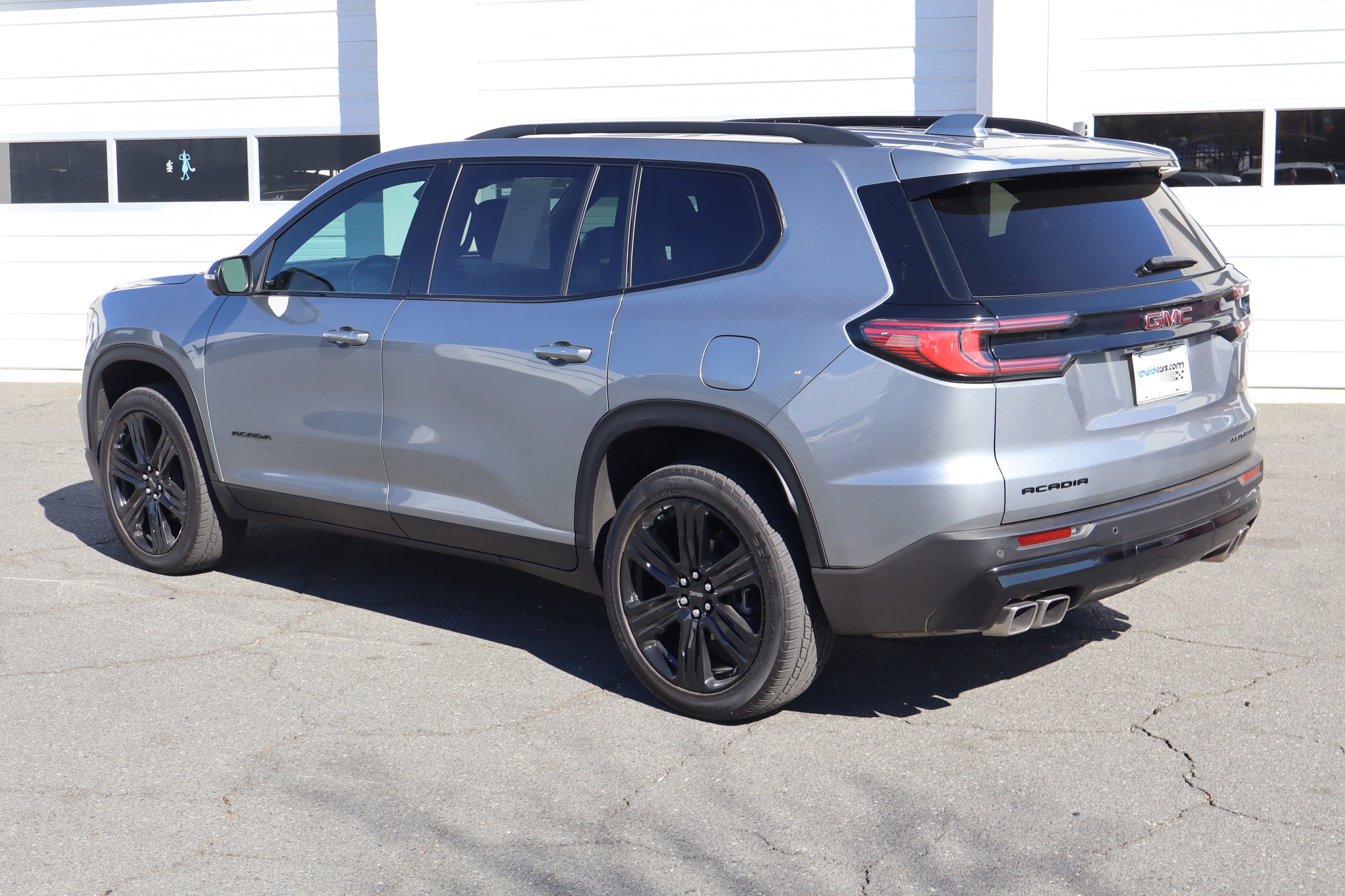 Used 2024 GMC Acadia Elevation w/ Black Edition image 8