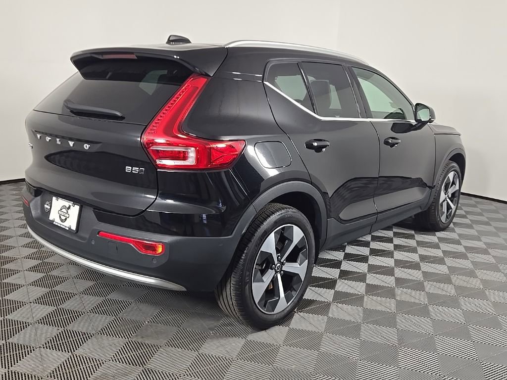 Certified 2024 Volvo XC40 B5 Plus w/ Climate Package image 4