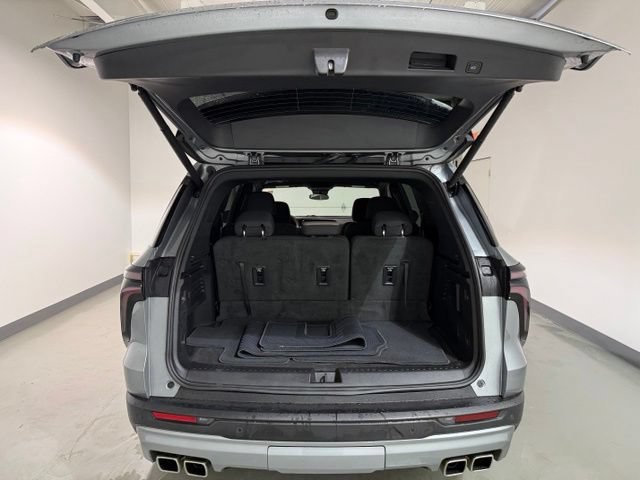 Used 2024 Chevrolet Traverse LT AWD/4WD image 8