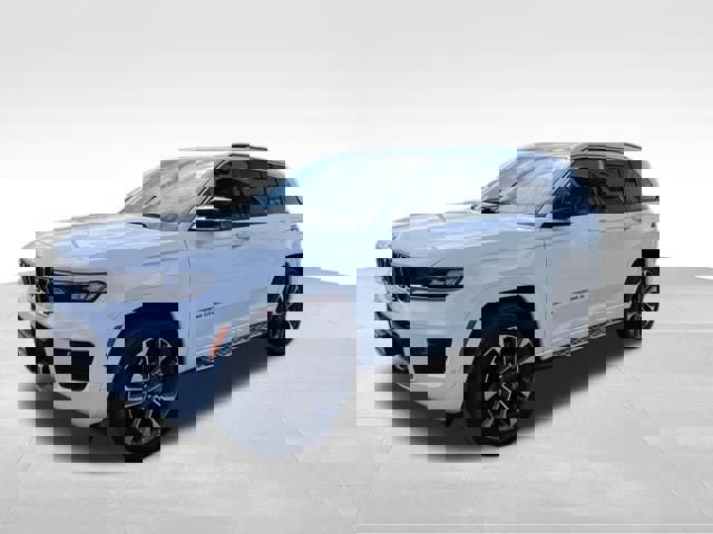 Used 2023 Jeep Grand Cherokee Overland w/ Luxury Tech Group IV image 3