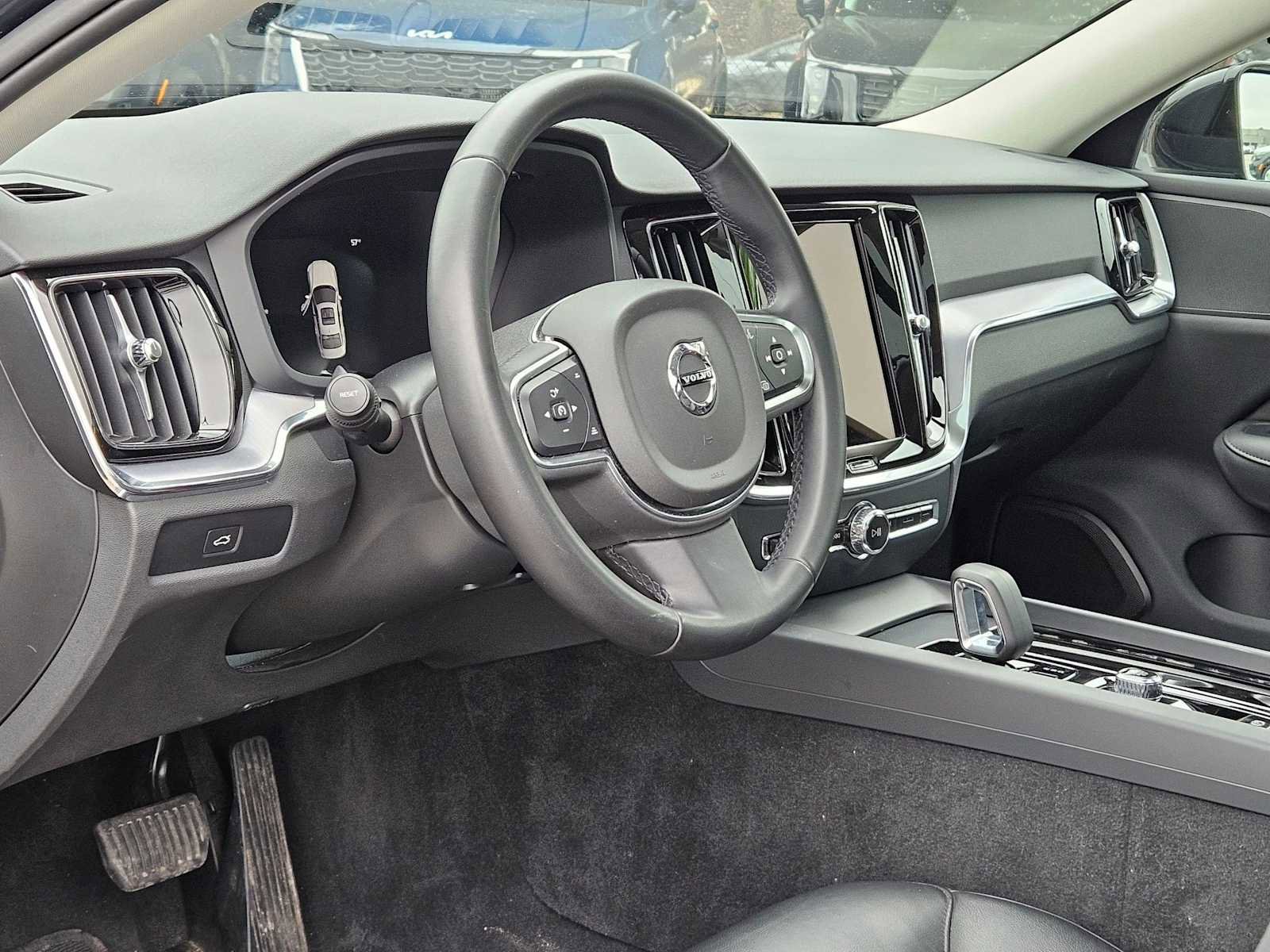 Used 2024 Volvo S60 B5 Core FWD image 2