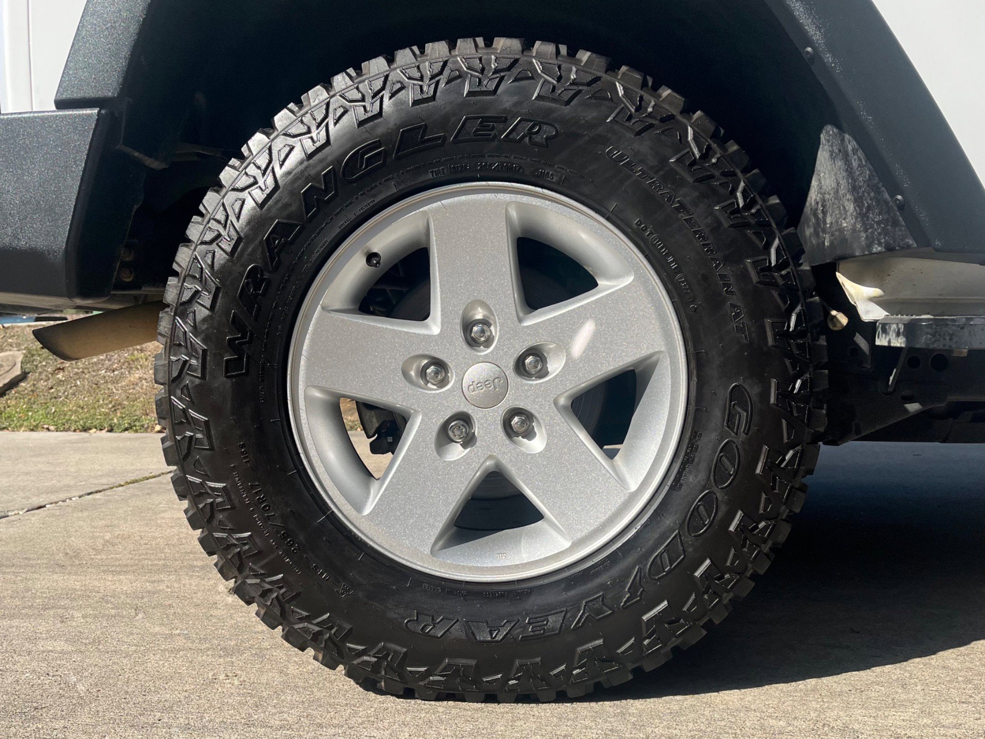 Used 2018 Jeep Wrangler Sport image 13