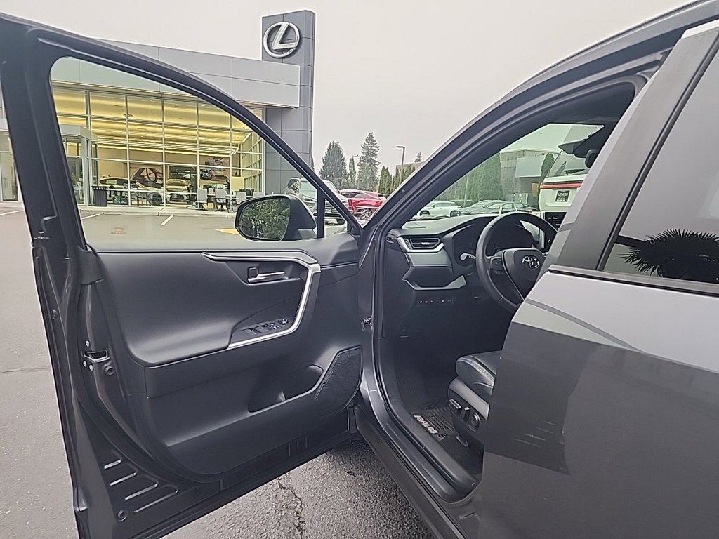 Used 2020 Toyota RAV4 XSE AWD/4WD image 9