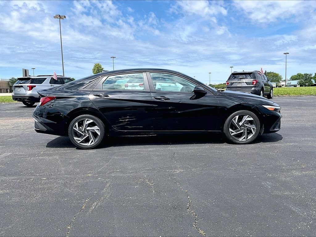 Used 2025 Hyundai Elantra Sport FWD image 7