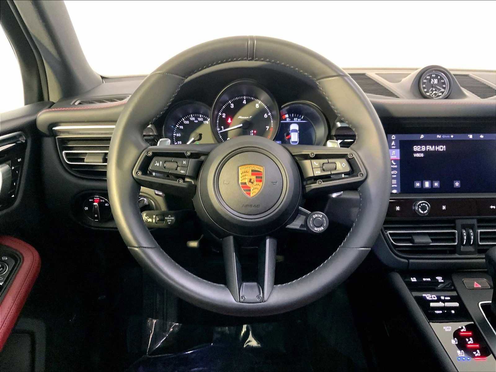 Certified 2023 Porsche Macan Turbo image 15